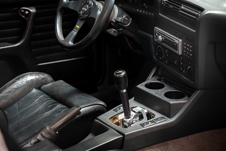 E30 "PRO" Self Centering Chassis Short Shifter-Solid mount shifter-Garagistic-Black Anodized-OEM-Delrin Standard W/Emblem-Garagistic