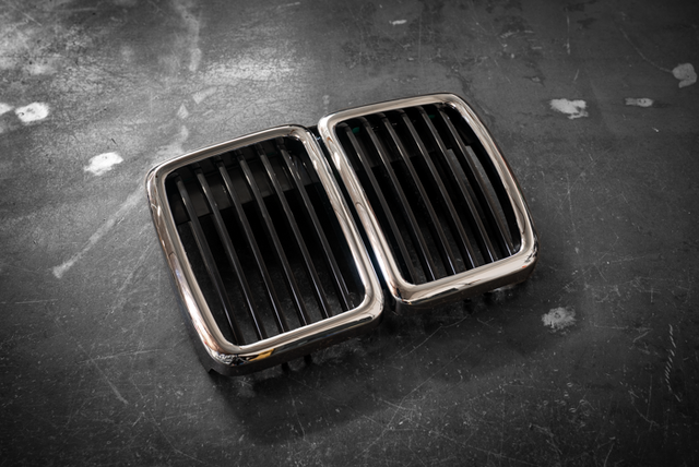 E30 Chrome Kidney Grill - Aftermarket Replacement (51131945877)-Exterior-Garagistic-Garagistic